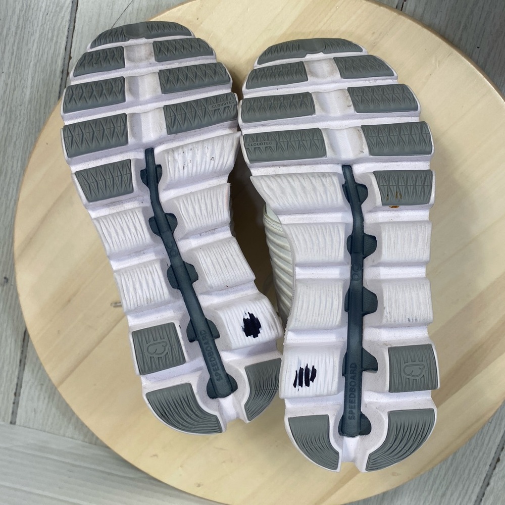 On Running Women's Athletic Shoes in Gray and Cream - Picture 9 of 9